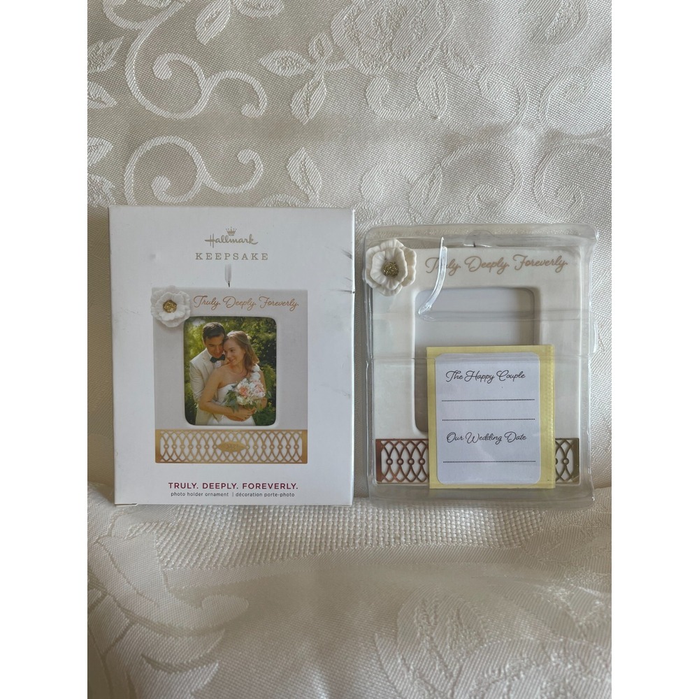 Hallmark KEEPSAKE "Truly, Deeply, Foreverly" 2019 NEW Photo Holder Ornament
